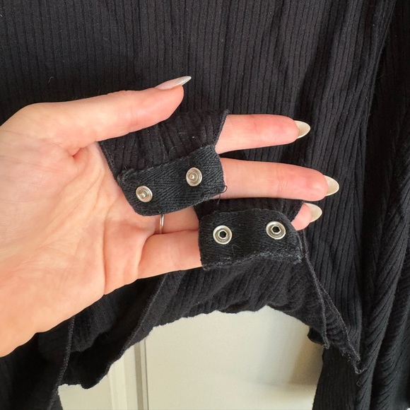 Emma & Sam Black Long-Sleeve Flow Bodysuit with Clasp, Sz XS from LF - Picture 7 of 7